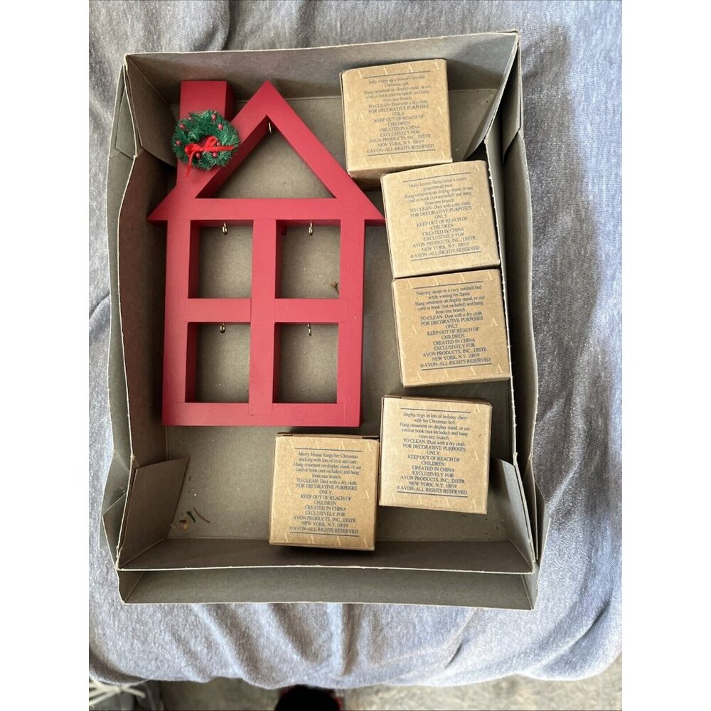 Vtg Avon A Merry Little Christmas Display Shadow Box House 5 Miniature Mice - Picture 7 of 7